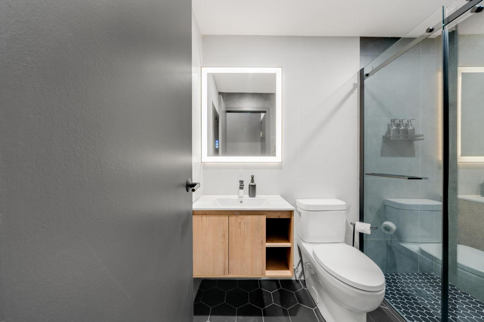 Lift Hotel Монреаль Экстерьер фото
