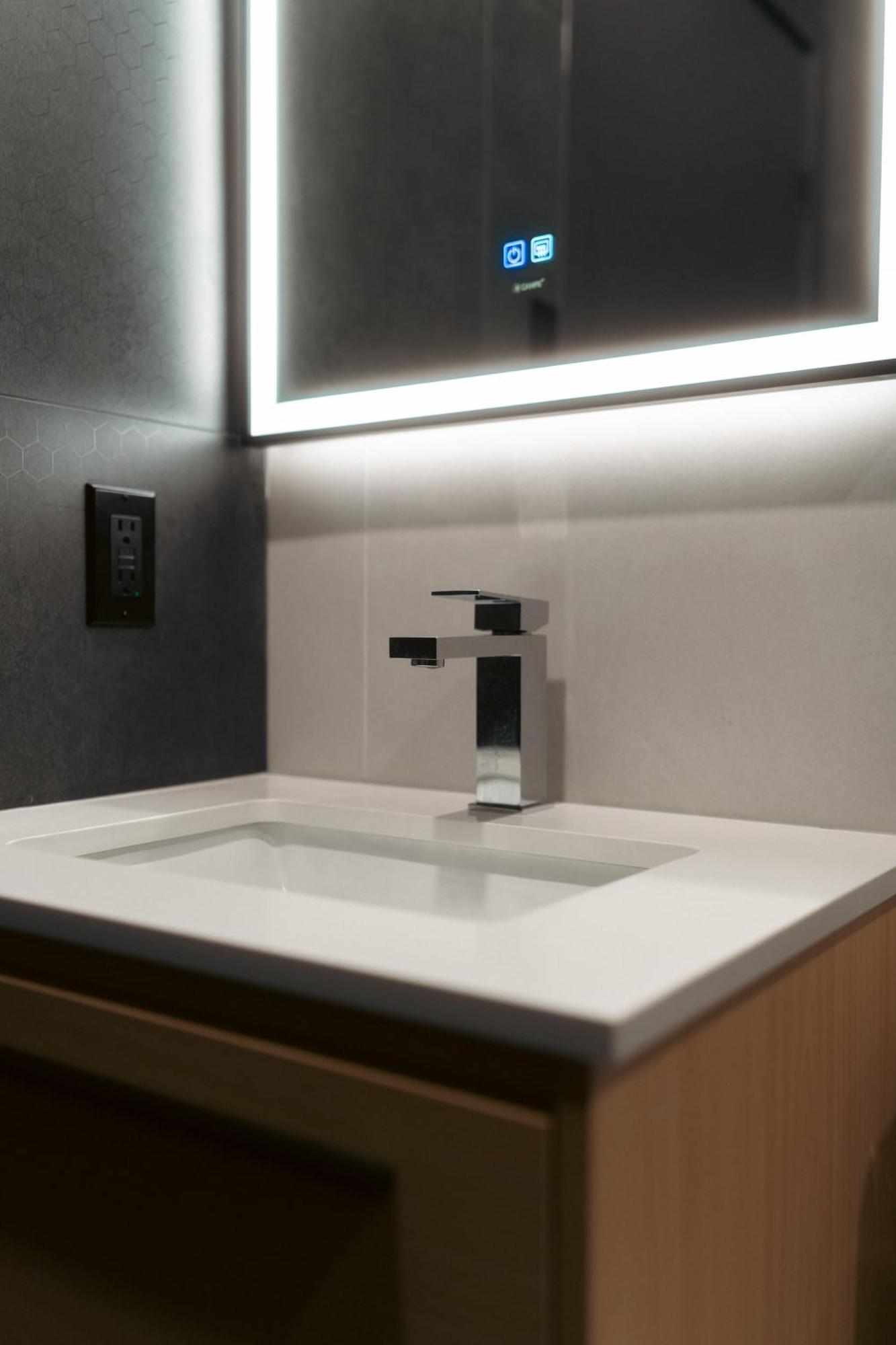 Lift Hotel Монреаль Экстерьер фото